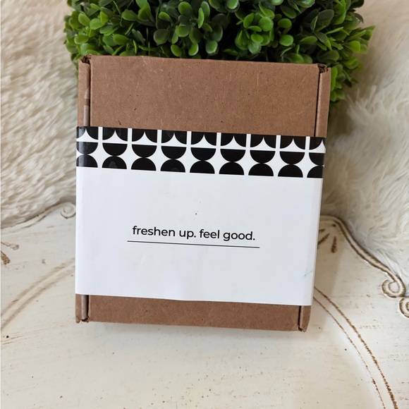 Travel Size Toiletries Set - Picture 3 of 4